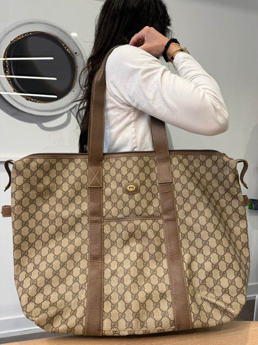 Authentic Gucci Supreme Heavy Duty Shoulder Tote fits everything! The perfect daily / Weekender