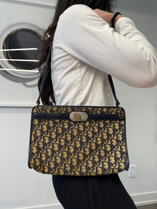 Authentic Dior trotteur zipper top crossbody shoulder bag ! I extremely rare and heavy duty ! Phones wallets keys etc fit cheap!!!