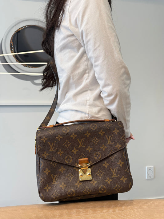 Authentic Louis Vuitton Monogram Métis MM with Adjustable Original Heavy duty Strap Retail $3650!