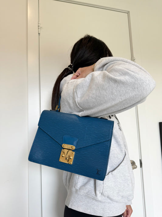 Louis Vuitton epi Concorde with original keys in absolute gorgeous condition!!