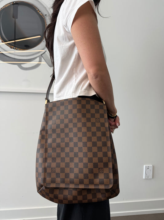 Authentic Louis Vuitton Damier Ebene Musette adjustable strap in absolute pristine condition inside and out retail $2500