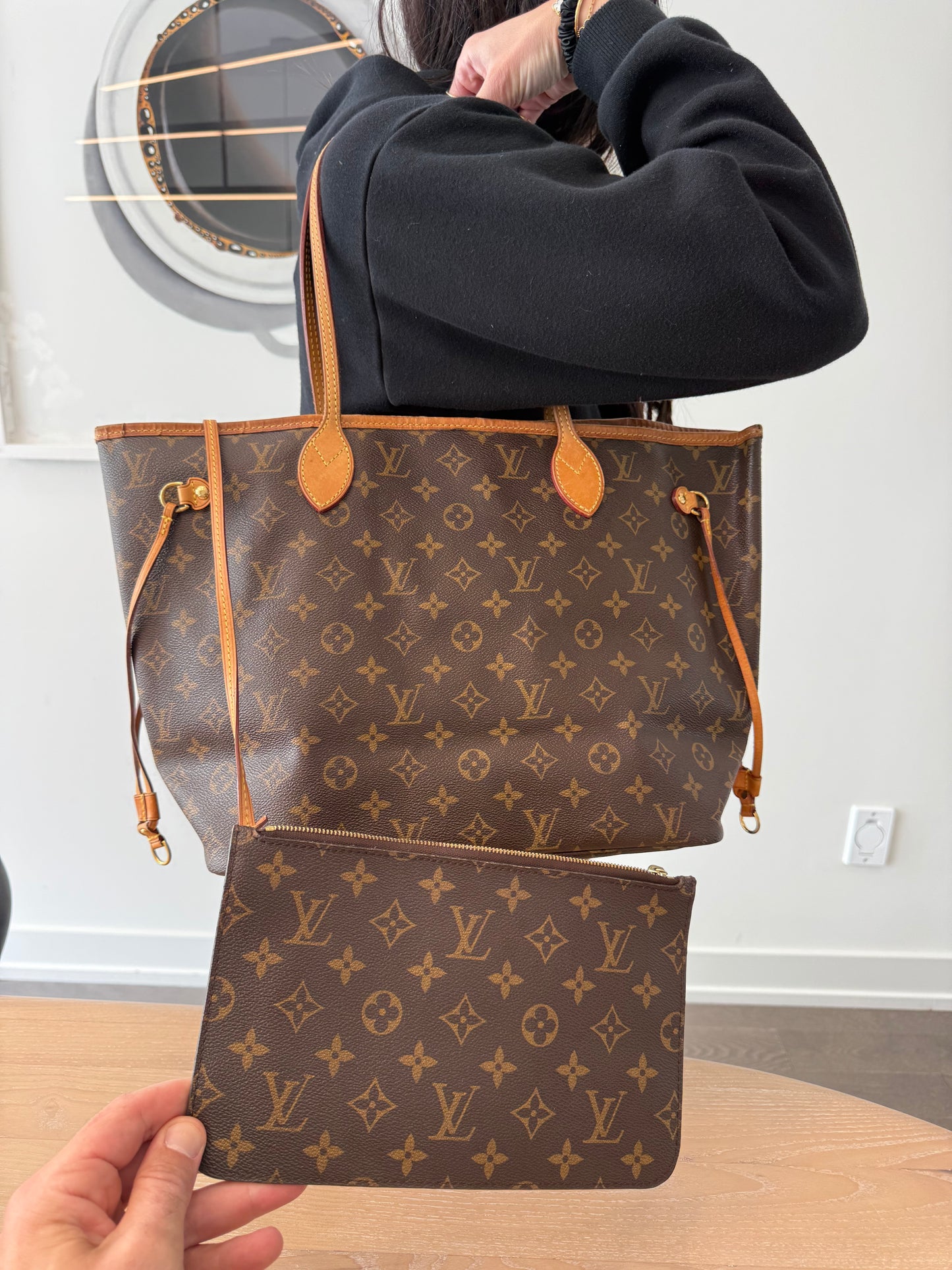 Authentic Louis Vuitton Monogram Neverfull MM with original Pochette Set in dustbag! Retail over $3100!
