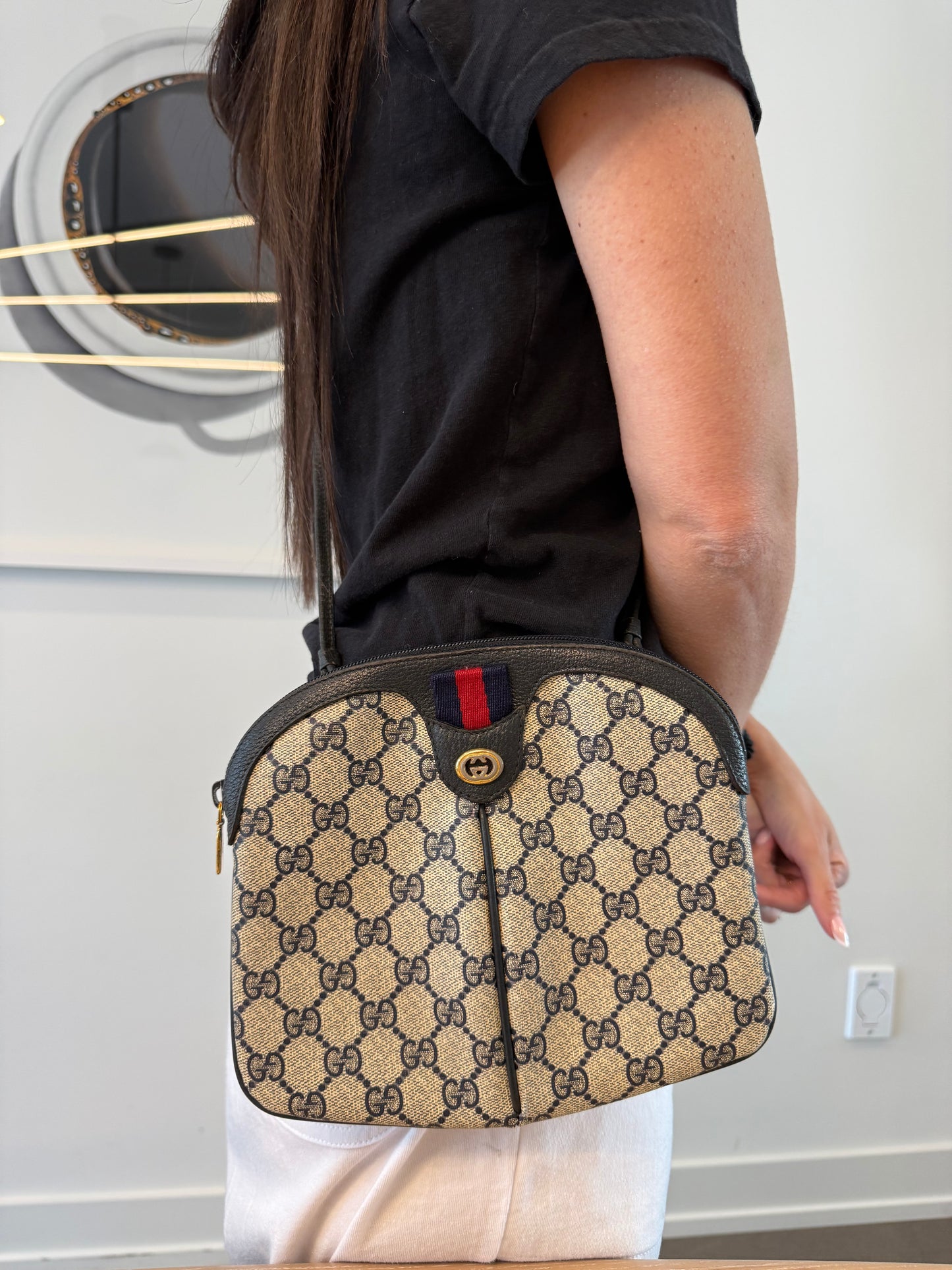 Authentic Gucci blue web supreme Ophidia zipper top crossbody in gorgeous condition! Fits phones wallet keys makeup etc