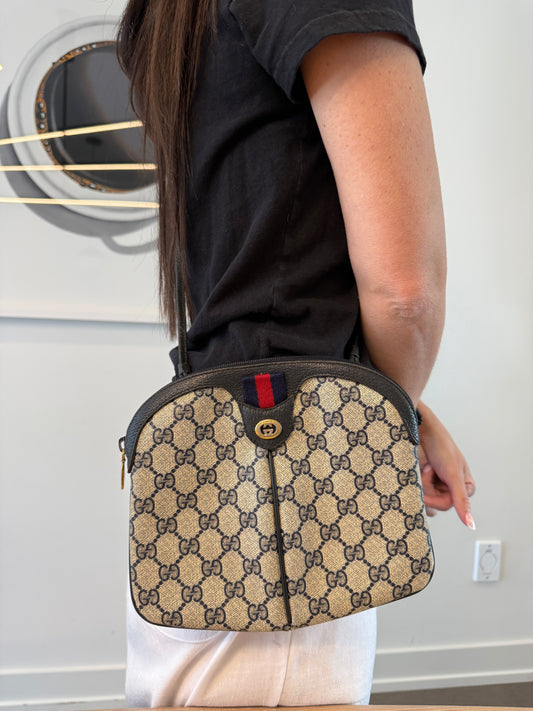 Authentic Gucci blue web supreme Ophidia zipper top crossbody in gorgeous condition! Fits phones wallet keys makeup etc