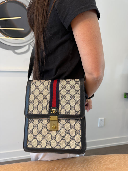 Authentic Gucci supreme Ophidia triple compartment original key adjustable strap heavy duty ! Unbelievable interior and so rare !! Fits phones cards cash coins etc