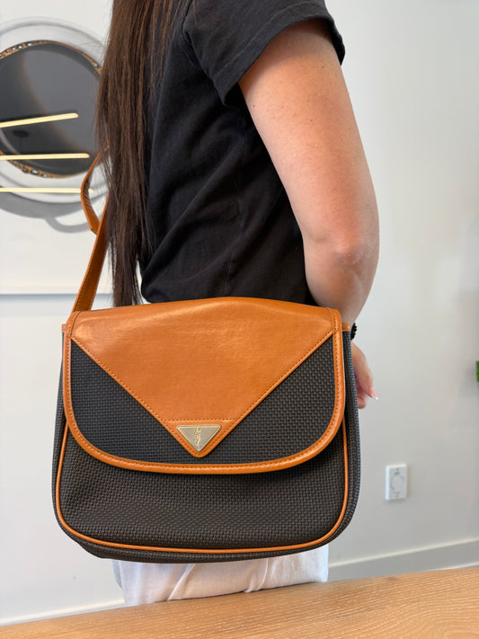 Authentic Yves Saint Laurent Flap magnetic closure leather tweed adjustable strap crossbody in gorgeous condition! Fits phones wallets keys makeup etc