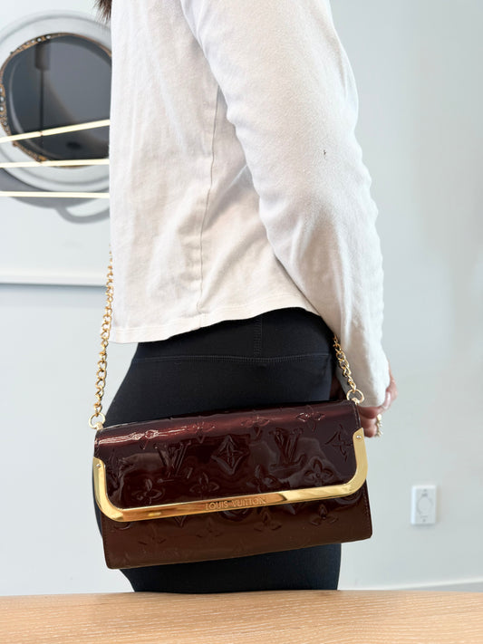 Authentic Louis Vuitton vernis Ross more crossbody clutch in box with added removeable strap! Gorgeous condition! Phones cards cash coins etc fit