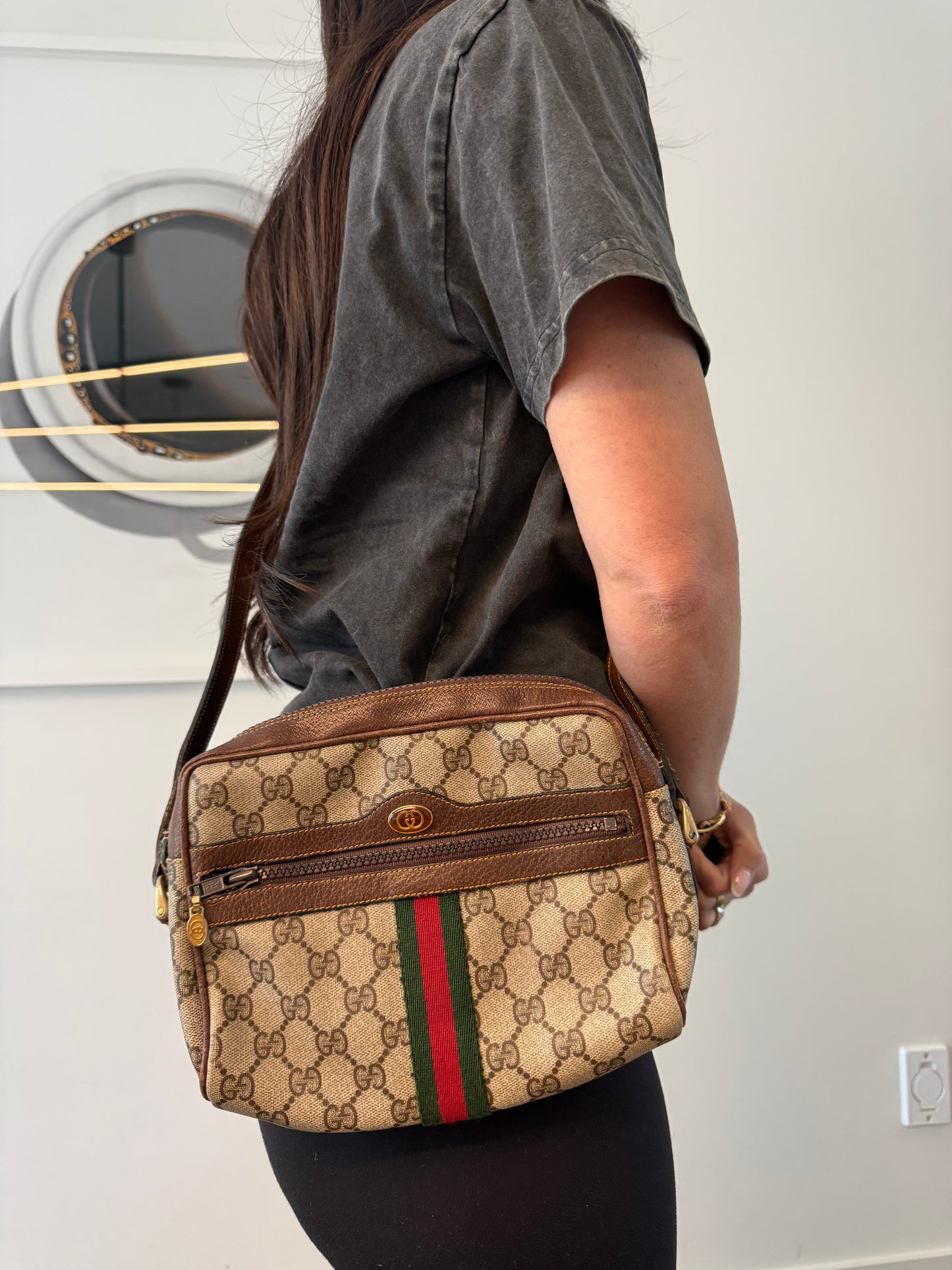 Authentic Gucci Supreme Ophidia Zipper top adjustable strap crossbody ! Fits phones cards cash coins etc