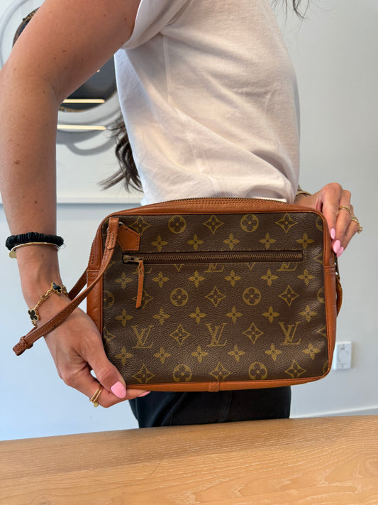 Authentic Louis Vuitton Sac Monogram Wristlet in absolutely gorgeous condition inside and out !All pockets clean! Phones wallets keys makeup etc