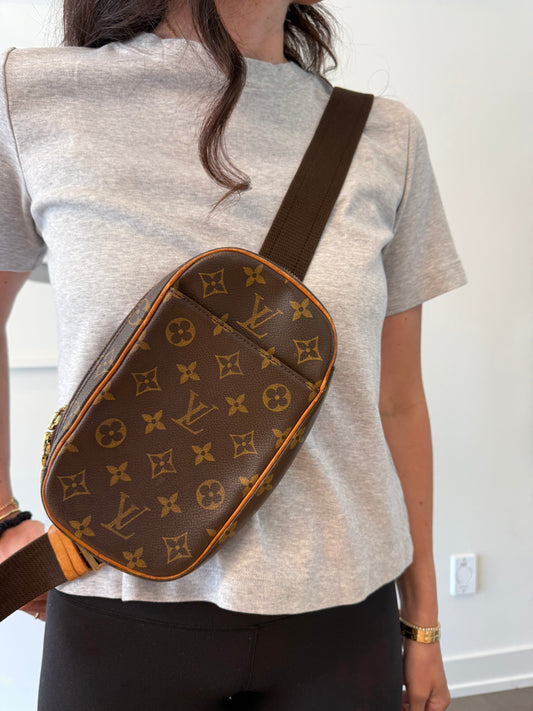 Authentic Louis Vuitton Monogram Unisex Adjustable Strap Grange crossbody fits phones wallets keys makeup etc gorgeous condition in dustbag!