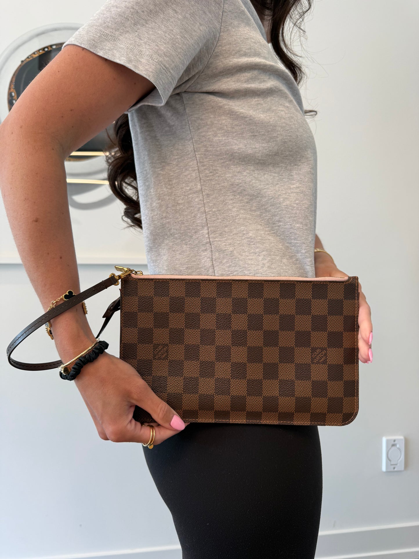 Authentic Louis Vuitton Damier Ebene Pochette GM with pink interior ! Original lv strap other companies want $900!! Fits phones keys makeup etc