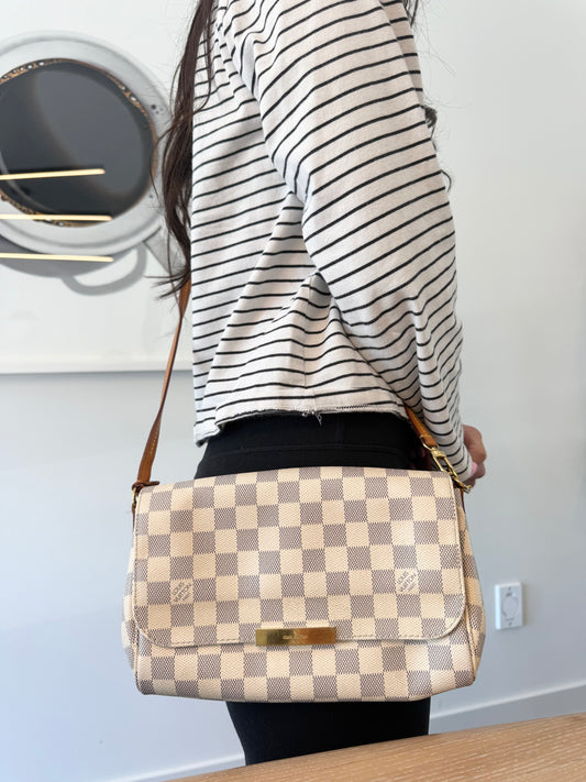 Authentic Louis Vuitton Damier Azur Favourite MM Crossbody Shoulder bag with two original straps! One chain one lv crossbody ! Gorgeous preloved condition inside and out ! Retail is over $3500