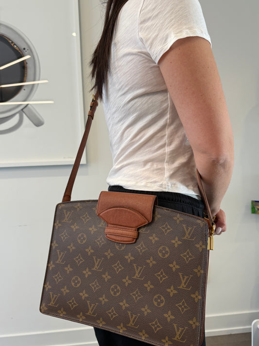 Rare Louis Vuitton monogram challot gm adjustable strap crossbody