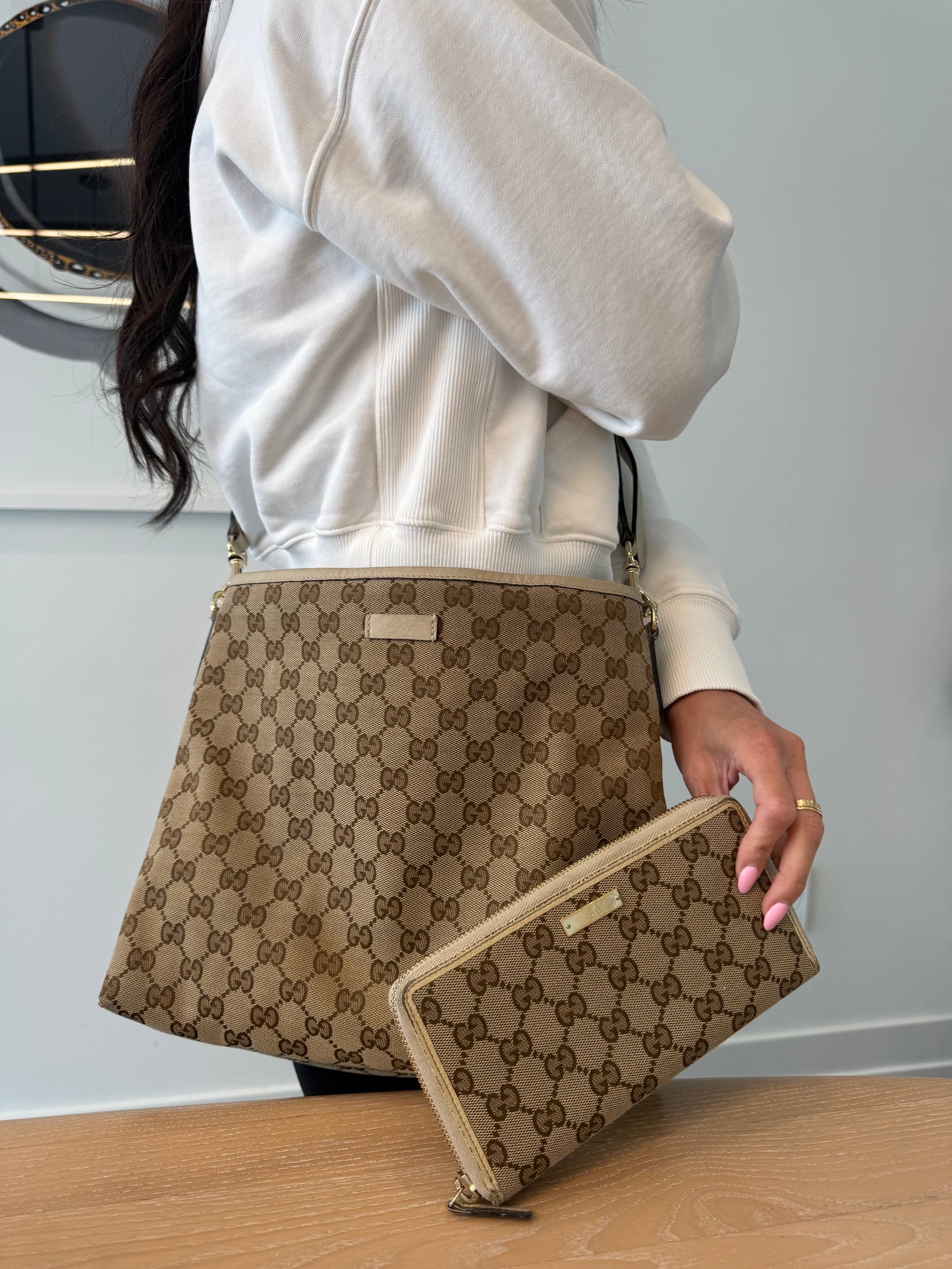 Authentic Gucci Suoreme canvas zipper top adjustable unisex messenger crossbody bag with original matching zipper top full size wallet ! Retail over $2500 gorgeous preloved condition