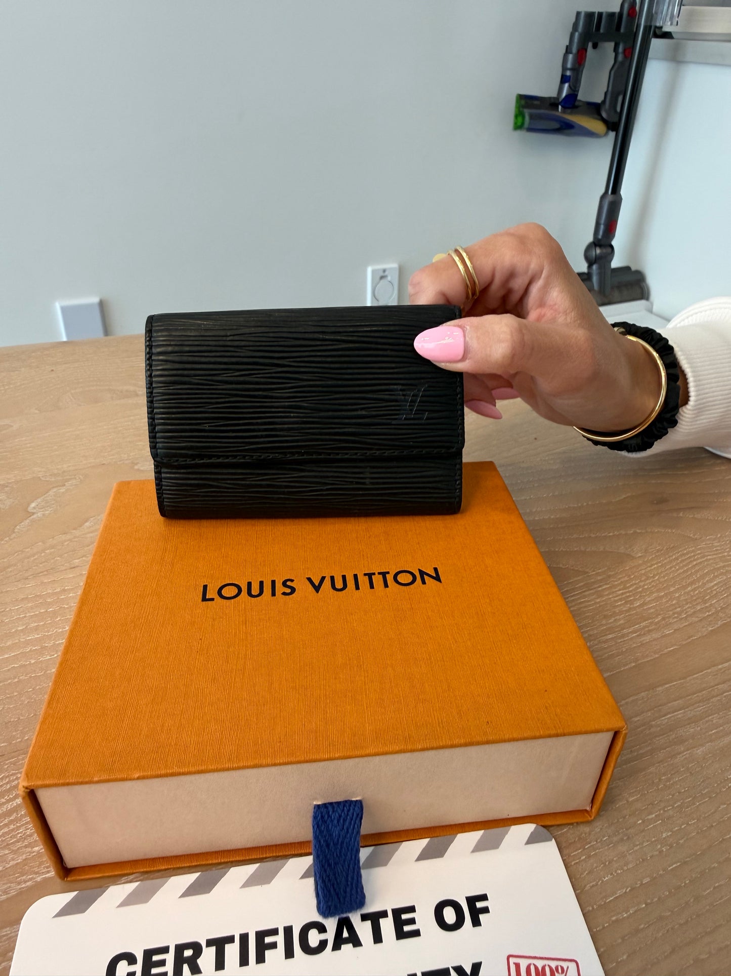 Authentic Louis Vuitton Epi 6 key ring holder in box !