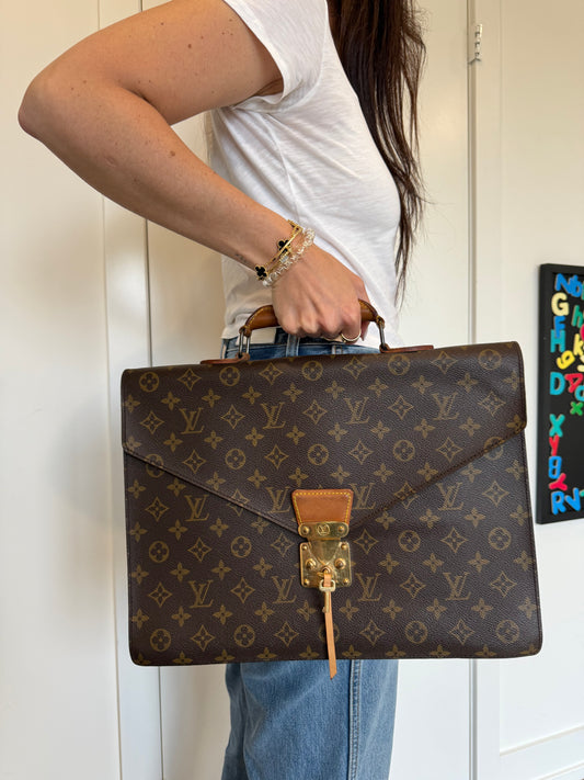 Louis Vuitton monogram heavy duty top handle trunk serviette for all laptops and all documents with original keys!