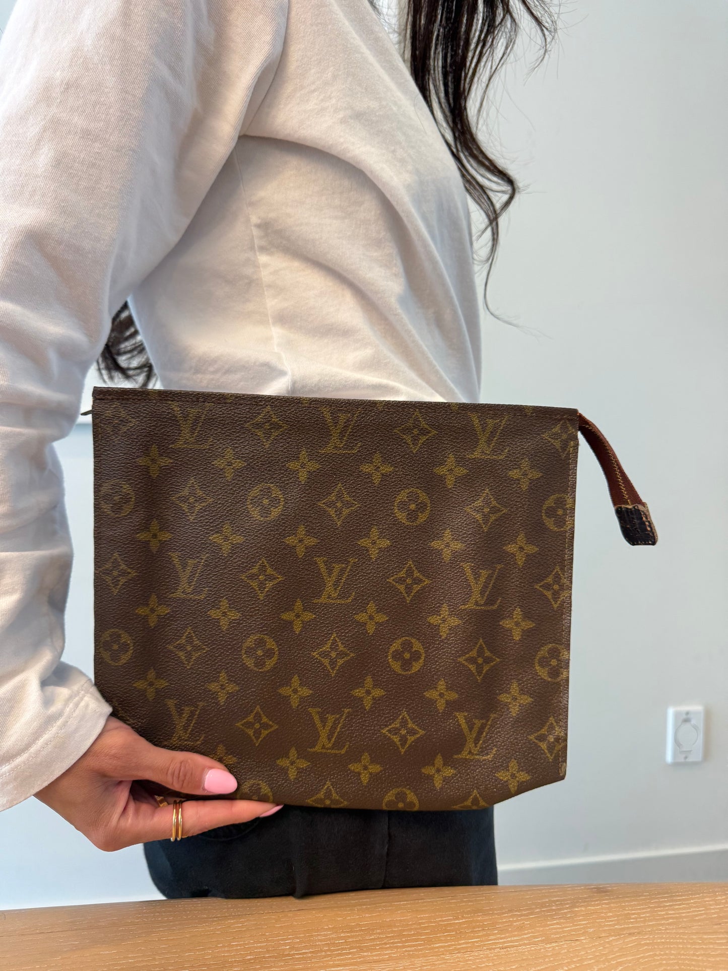 Authentic Louis Vuitton Monogram Toiletry 26 Zipper Top gorgeous preloved condition retail $1500 plus tax
