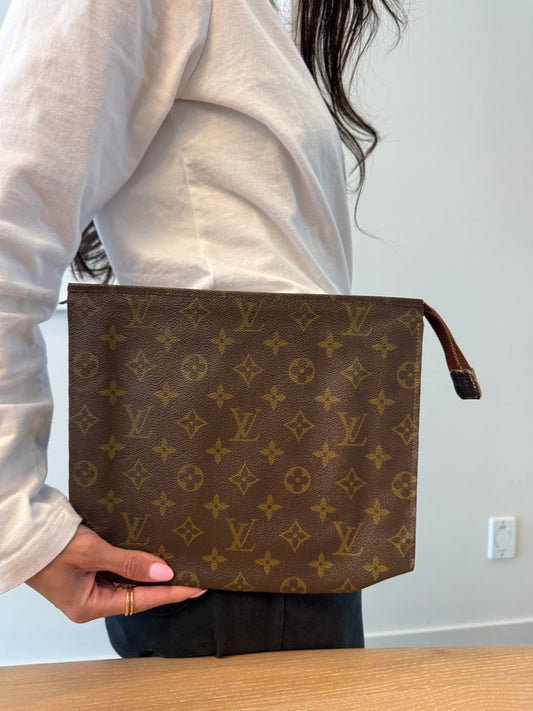 Authentic Louis Vuitton Monogram Toiletry 26 Zipper Top gorgeous preloved condition retail $1500 plus tax