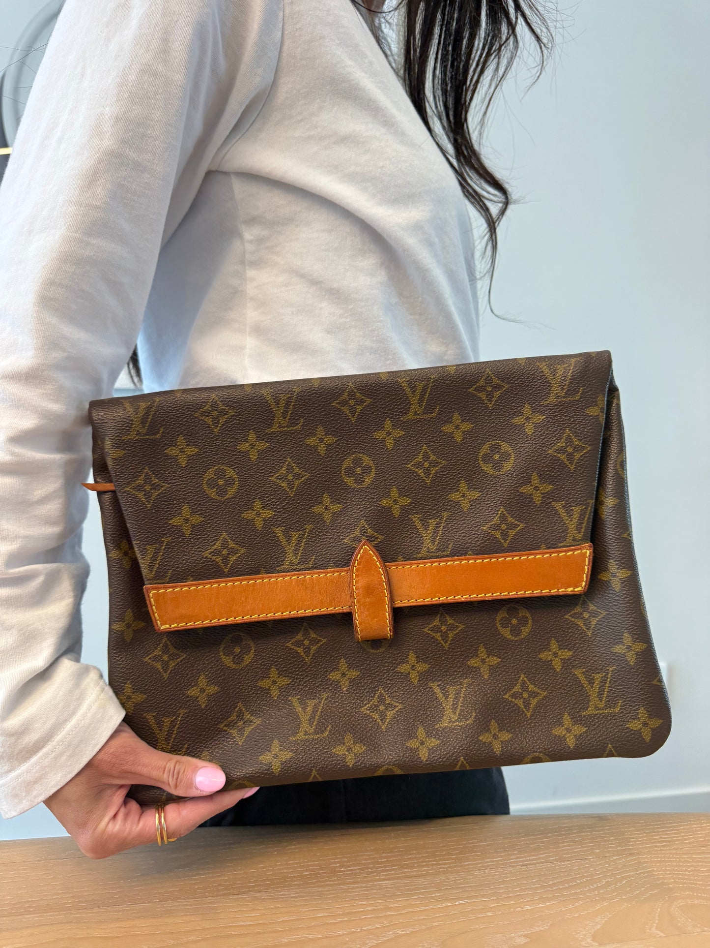 Authentic Louis Vuitton Monogram Snap button closure heavy duty sac clutch with zipper pocket ! Clean! Fits phones cards cash wallets etc