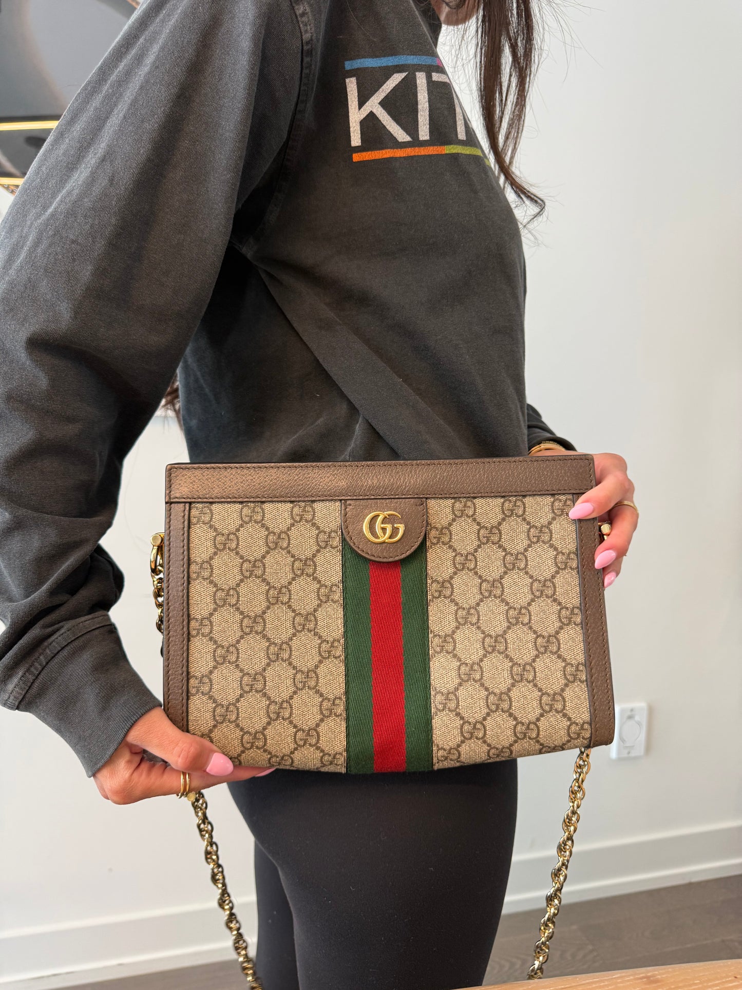 Authentic Gucci Ophidia Magnetic Closure Original heavy duty strap Ophidia crossbody !! She fits everything!! Literally 9 9.5/10 condition. Over $3000 with tax