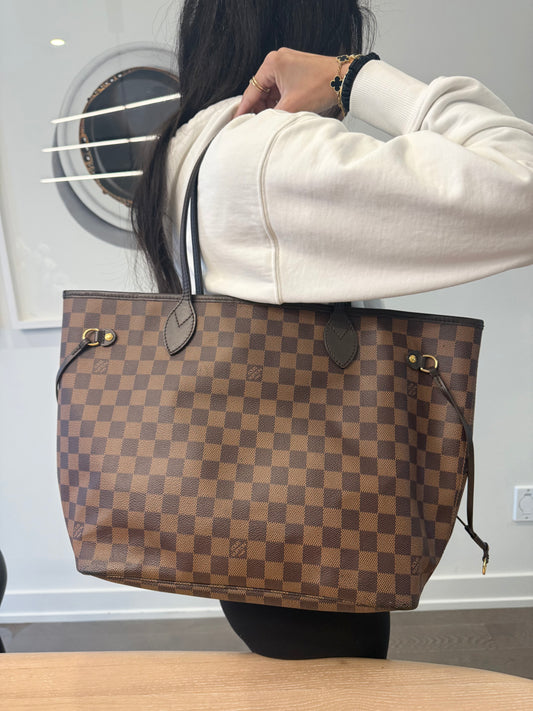 Authentic Louis Vuitton Damier Ebene MM Neverfull in box with no rips or tears on handle or trim!! Cherry interior unbelievable preloved condition retail is $2800 plus tax !