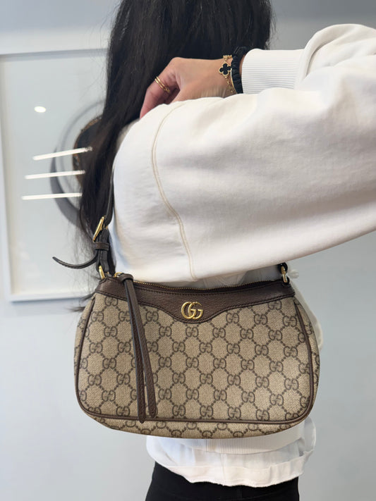 Authentic Gucci Marmont Adjustable Strap Medium Supreme Shoulder Pochette Bag Zipper Top 9.7 9.8 condition out of 10! Literally brand new inside and out !! Retail is over $2500