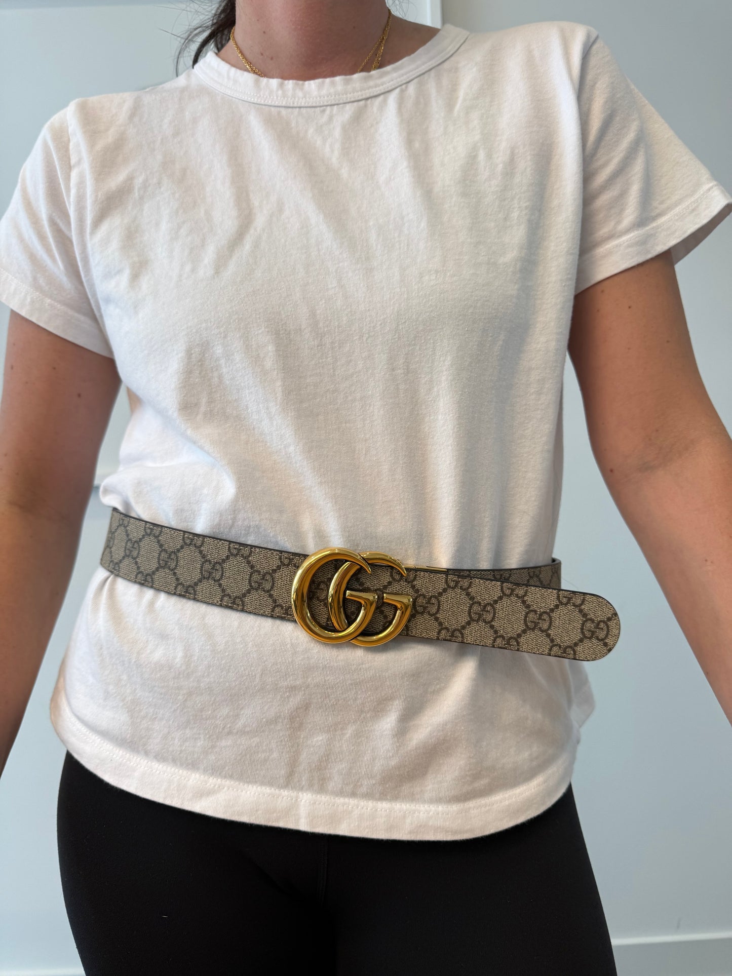 Authentic Gucci Supreme size 85 reversible supreme and black pristine condition!!! Fits small and medium! Retail is $770 plus tax !!