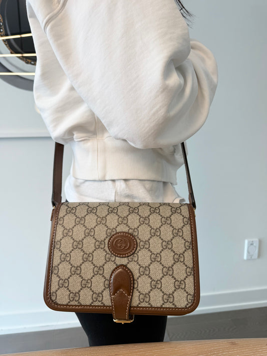Authentic Gucci Supreme magnetic buckle closure adjustable strap double compartment ! Brand new condition fits phones wallets keys retail over $3000