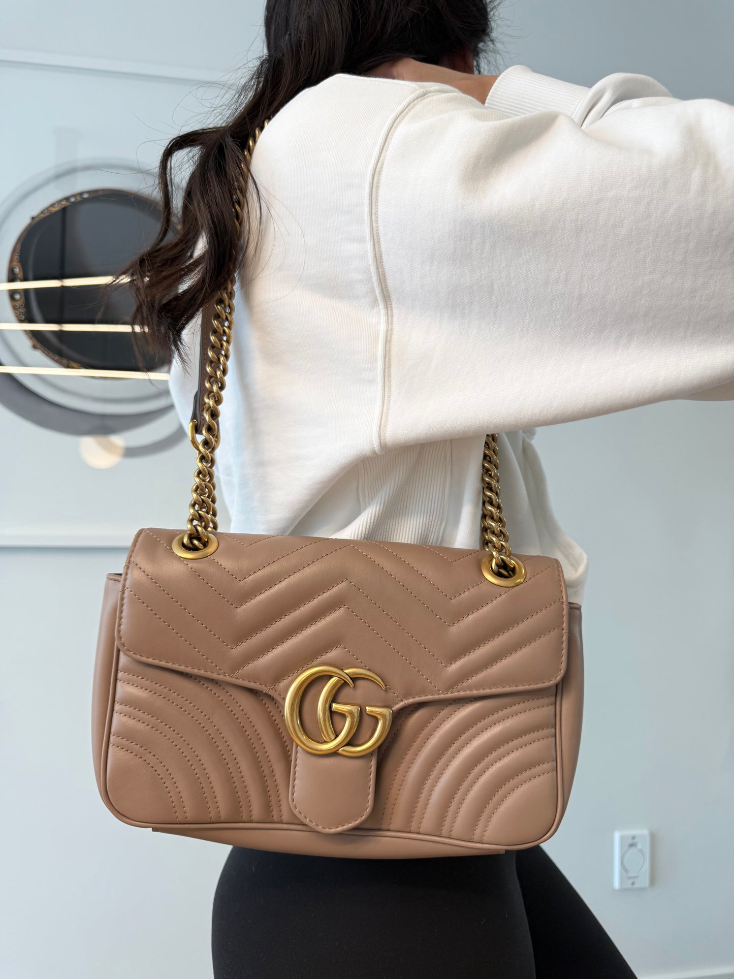 Authentic Gucci Marmont Medium Porcelain Rose 2 Way Crossbody Shoulder bag in 9.5/10 condition! With original $3300 tag . Colour now discontinued and it’s currently $3700 plus tax on their website !! Fits everything!