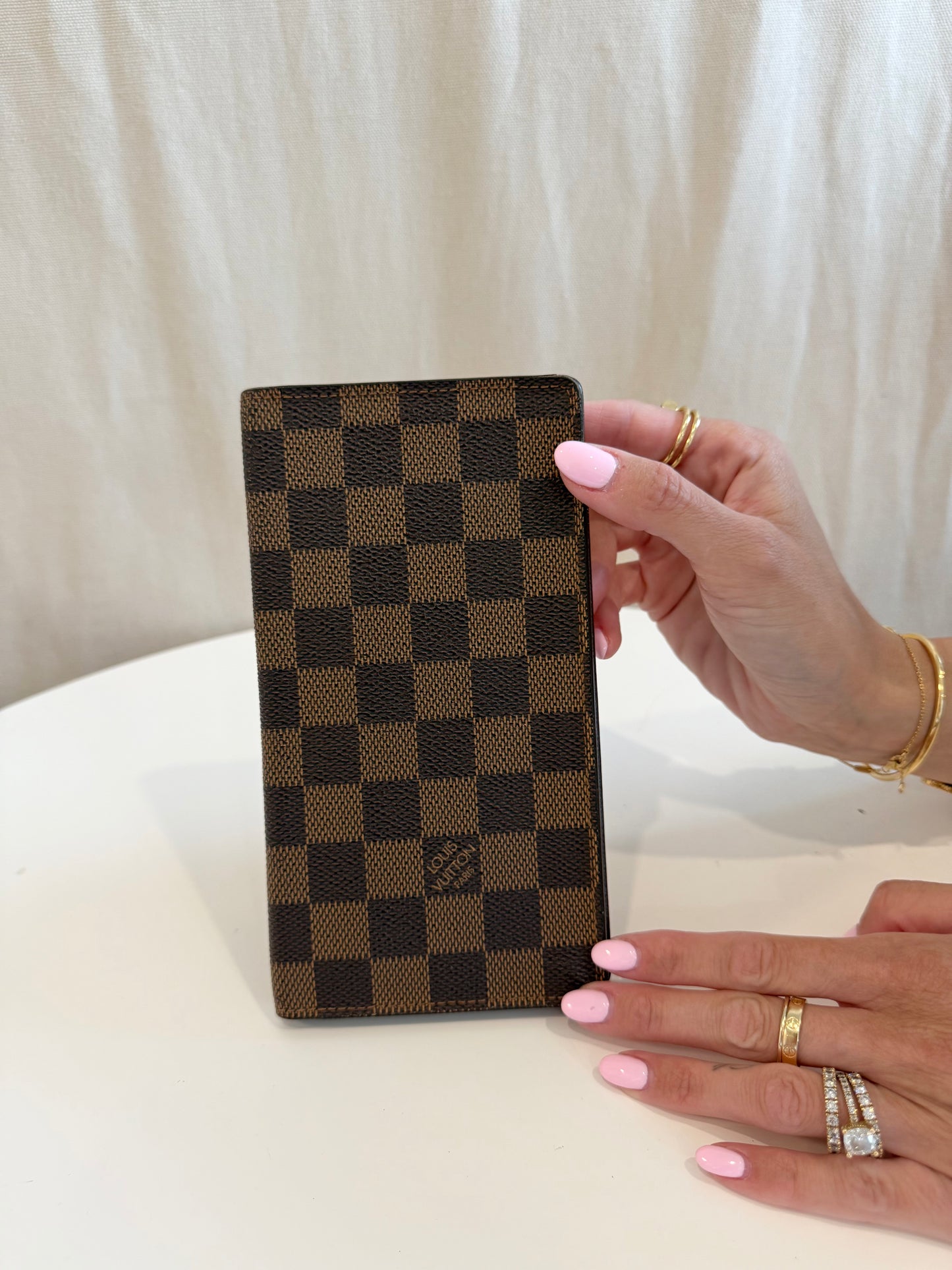 Louis Vuitton damier ebene brazza wallet in gorgeous condition! Retail $925 plus tax! 50% off!