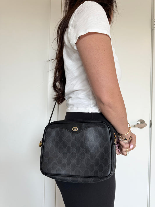 Gucci rare graphite crossbody zipper top in gorgeous condition! Fits phones wallets keys etc