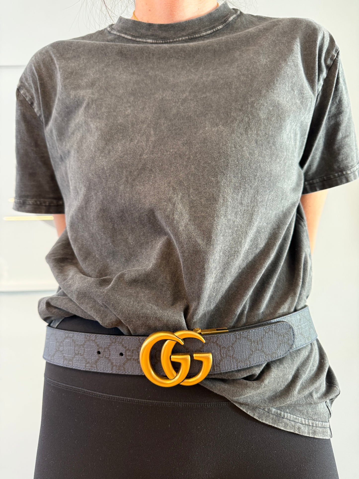 Authentic Gucci Marmont Navy Supreme Reversible Belt Size 85 fits small and medium like new condition retail way over $800!!