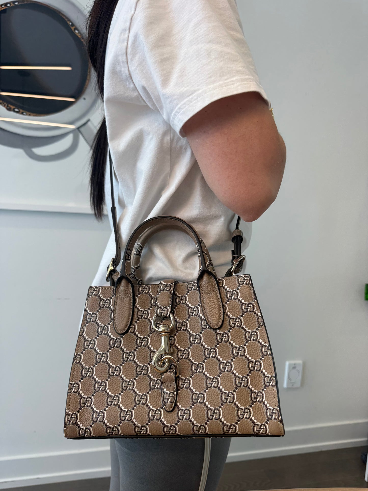 Authentic Gucci GG Calf Skin Heavy Duty Jackie O Nude Tan Taupe 2 Way Top Handle with original strap ! This retailed for over $4500 limited edition print ! Heavy duty leather! Brand new condition inside and out
