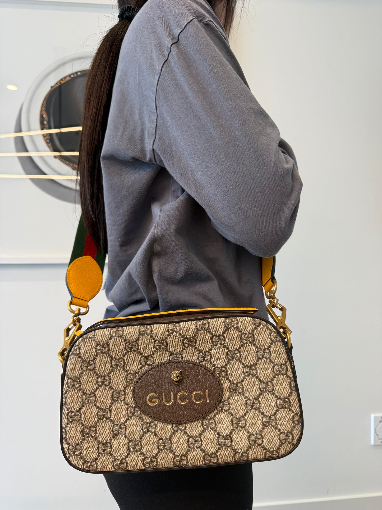 Authentic Gucci Supreme Neo Ophidia Strap Zipper Top ! Retail new over $3500 brand new client wore her once ! Fits phones wallets cards cash coins etc !