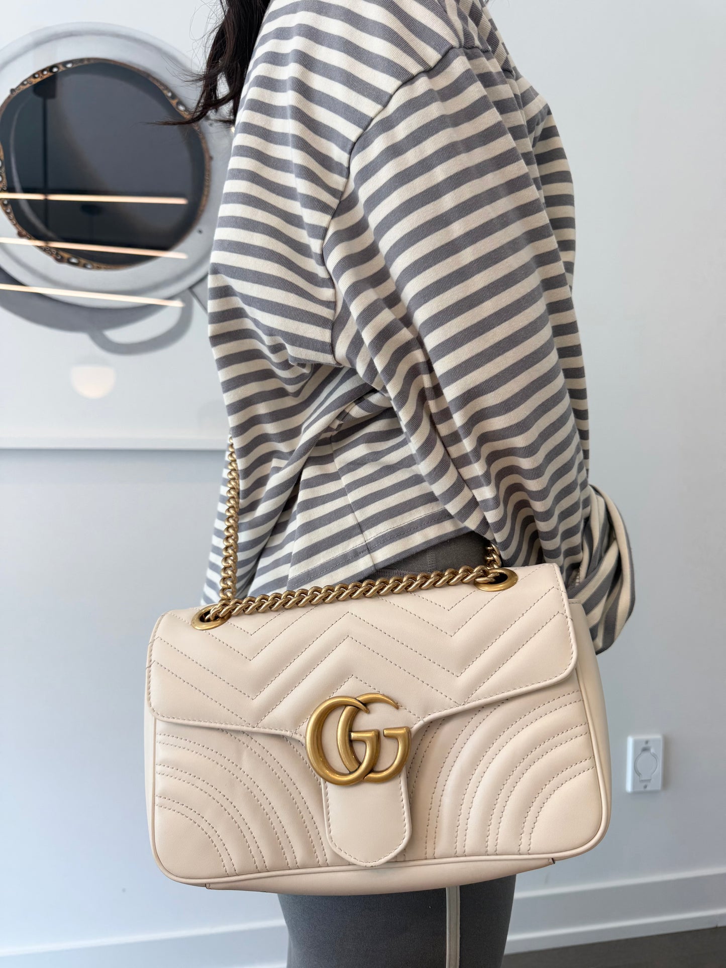 Authentic Gucci Marmont Medium Crème/Gold Chevron 2 way crossbody shoulder bag retail is over $4000 9 out of 10 condition !!