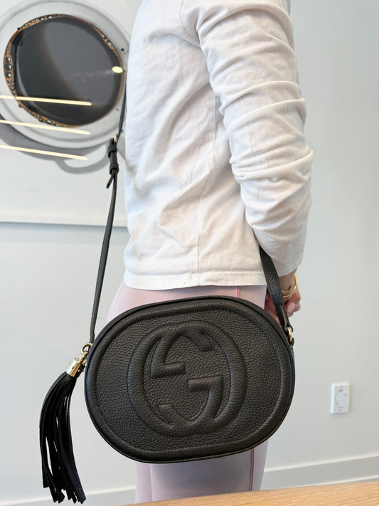 Authentic Gucci Calf Skin Grain Disco SoHo adjustable strap crossbody in 9.5/10 condition in dustbag ! Client paid over $2500 fits phones wallets keys makeup etc