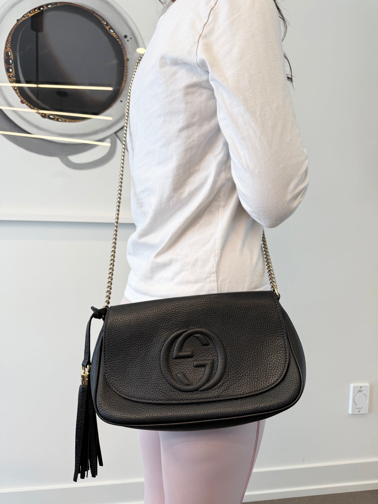 Authentic Gucci disco Soho tassle magnetic closure heavy duty original chain strap in dustbag retail over $2500! Fits phones wallets etc literally 9 9.5/10 conditon