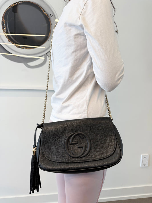 Authentic Gucci disco Soho tassle magnetic closure heavy duty original chain strap in dustbag retail over $2500! Fits phones wallets etc literally 9 9.5/10 conditon