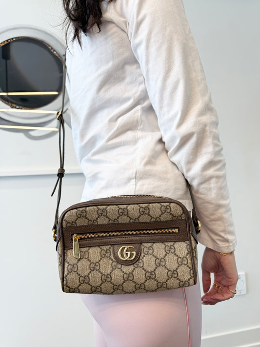 Authentic Gucci Supreme Double Zipper adjustable strap small crossbody bag in 9.5/10 preloved condition!! Over $2500 plus tax retail!