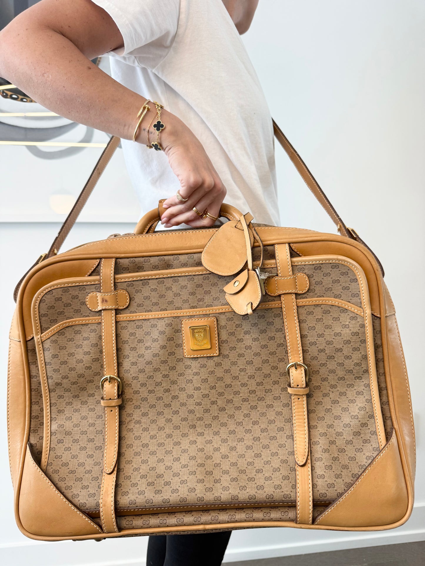 Authentic Gucci 2 Way Top Handle Luggage Set with original strap original key original lock and original removeable portfolio clutch ! Retail was $2500 new. Unbelievable condition