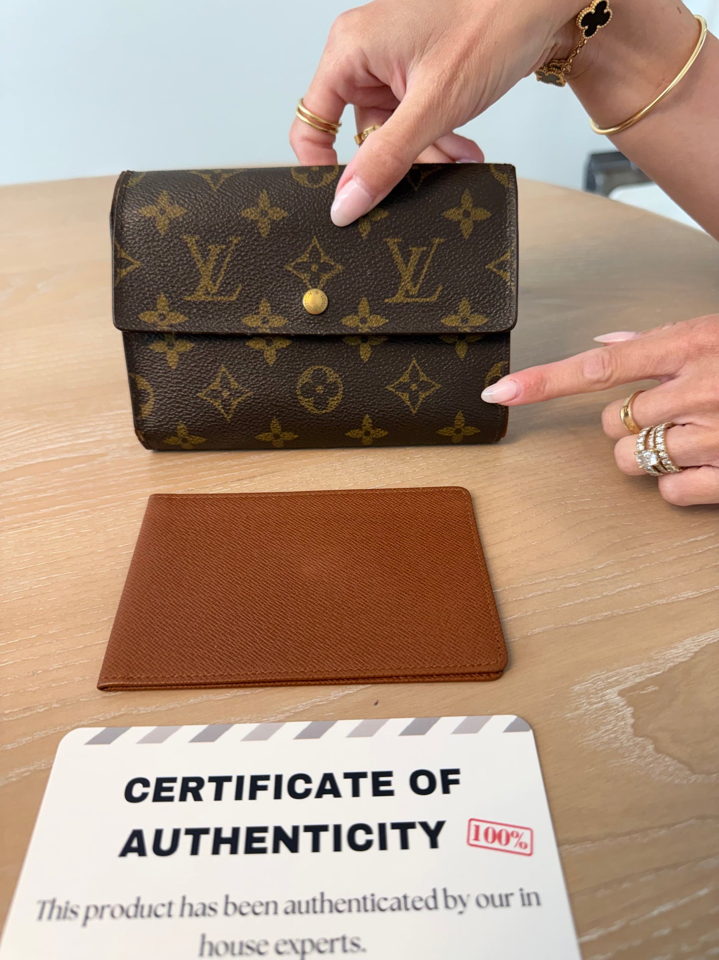 Authentic Louis Vuitton Tresor monogram Wallet with original matching cardholder ! Gorgeous condition