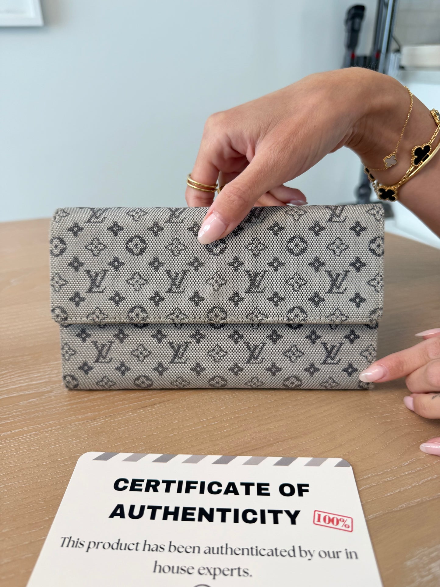 Authentic Louis Vuitton Min Lin Navy trifold wallet fits a lot !