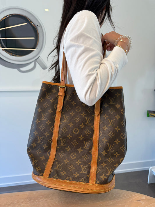 Louis Vuitton Monogram Bucket GM shoulder bag with adjustable straps unbelievable condition interior
