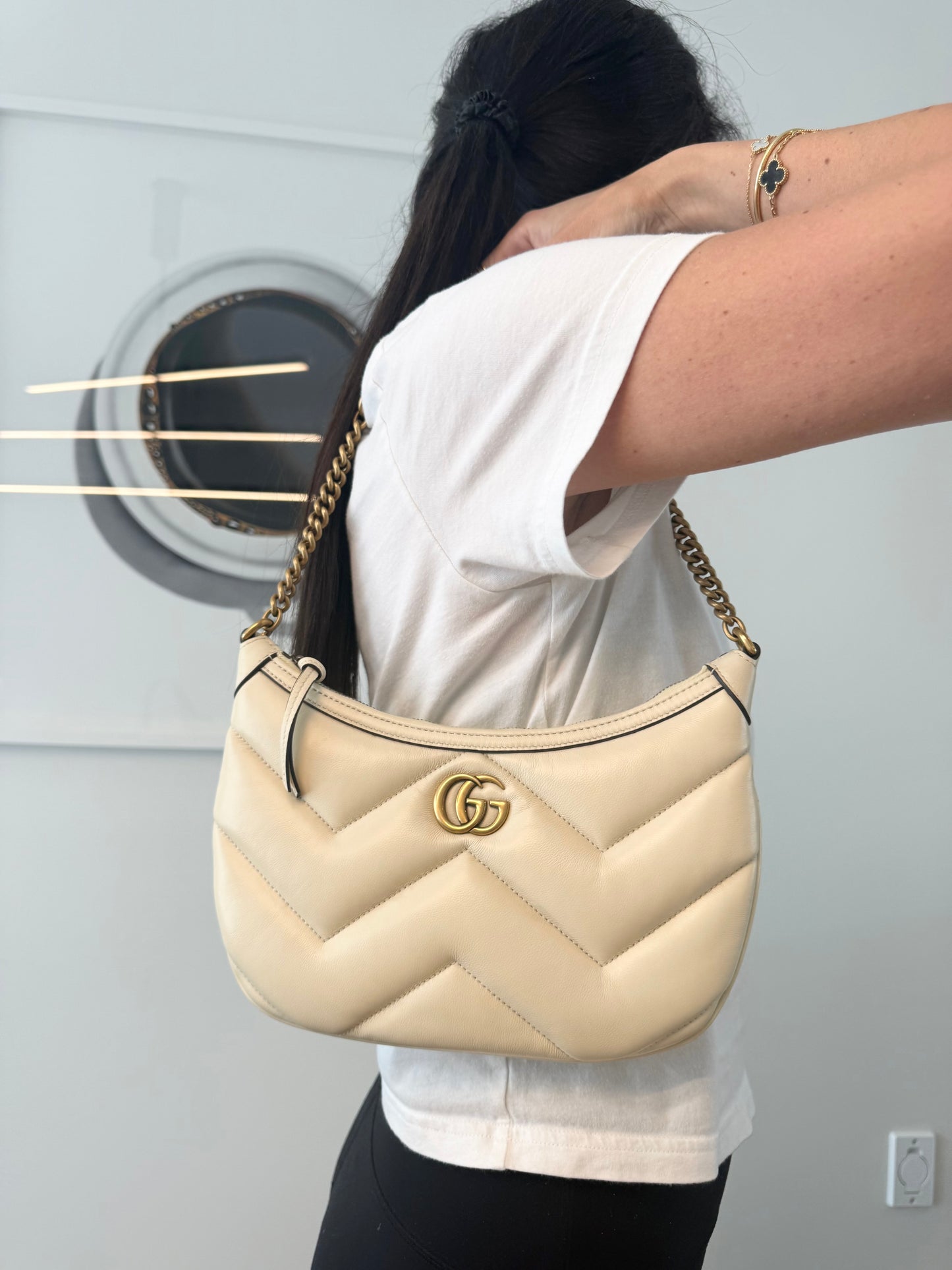 Authentic Gucci Nappa Quilted Crème / Gold Zipper Top Shoulder Pochette in 9.5/10 condition! Retail $2500 50% off! Fits phones wallets keys makeup etc
