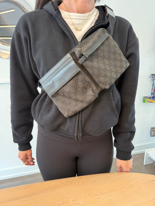 Rare Black /Black Gucci unisex pristine condition crossbody waistband with adjustable strap and original dustbag! Fits phones wallets keys makeup etc