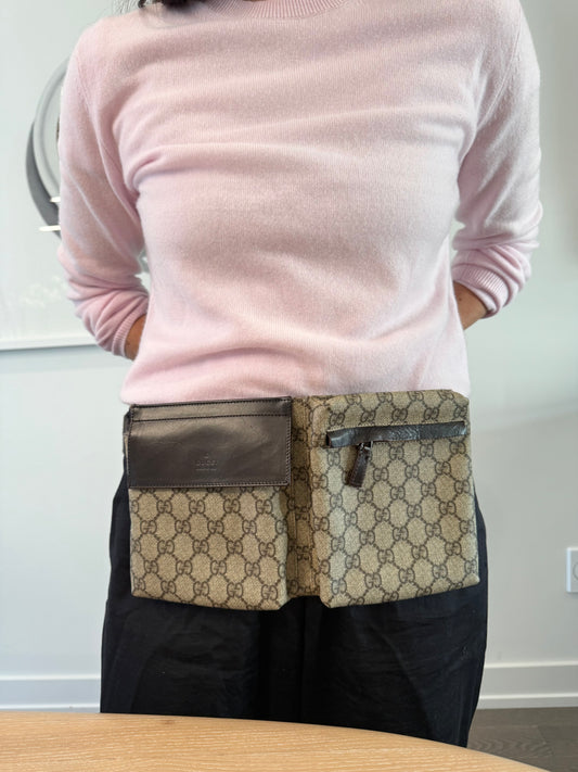 Gucci Supreme unisex adjustable strap heavy duty coated canvas crossbody fits phones keys etc with dustbag! Gorgeous condition