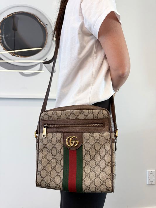 Authentic Gucci Supreme Ophidia Adjustable strap vertical unisex crossbody messenger! Retail $3000 my client wants 70% off retail gorgeous preloved condition