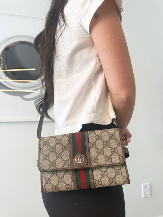 Authentic Gucci Ophidia Adjustable strap crossbody bag with tons of compartment space ! Gorgeous condition in dustbag! Retail $2500 asking over 65% off