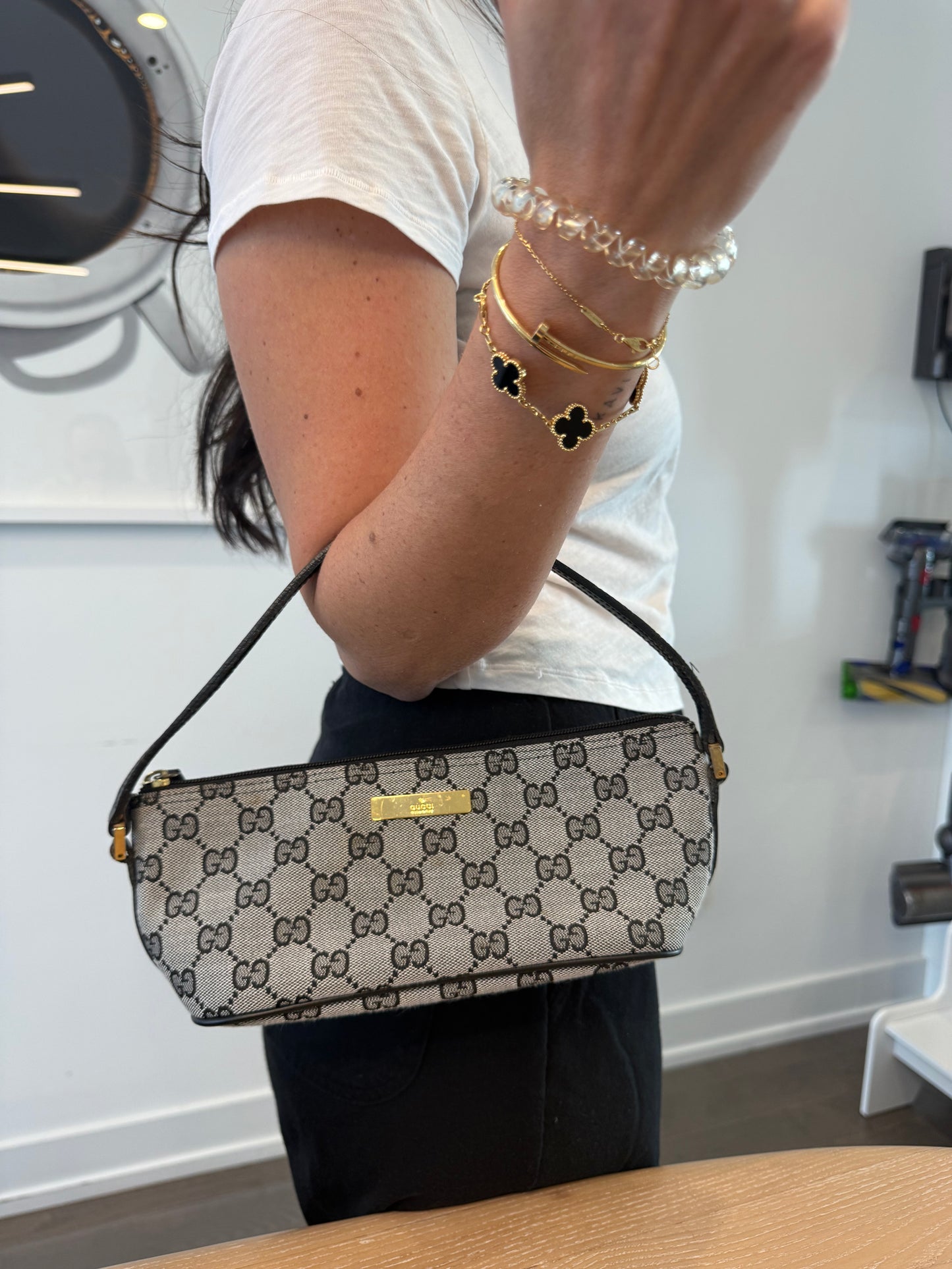 Gucci pochette accessories in absolutely pristine condition fits phones wallets keys makeup etc