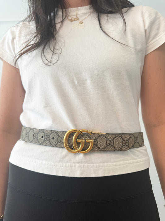 Authentic Gucci Supreme Reversible black size 75 belt fits xs and small like new condition currently at Gucci for $805 plus tax !